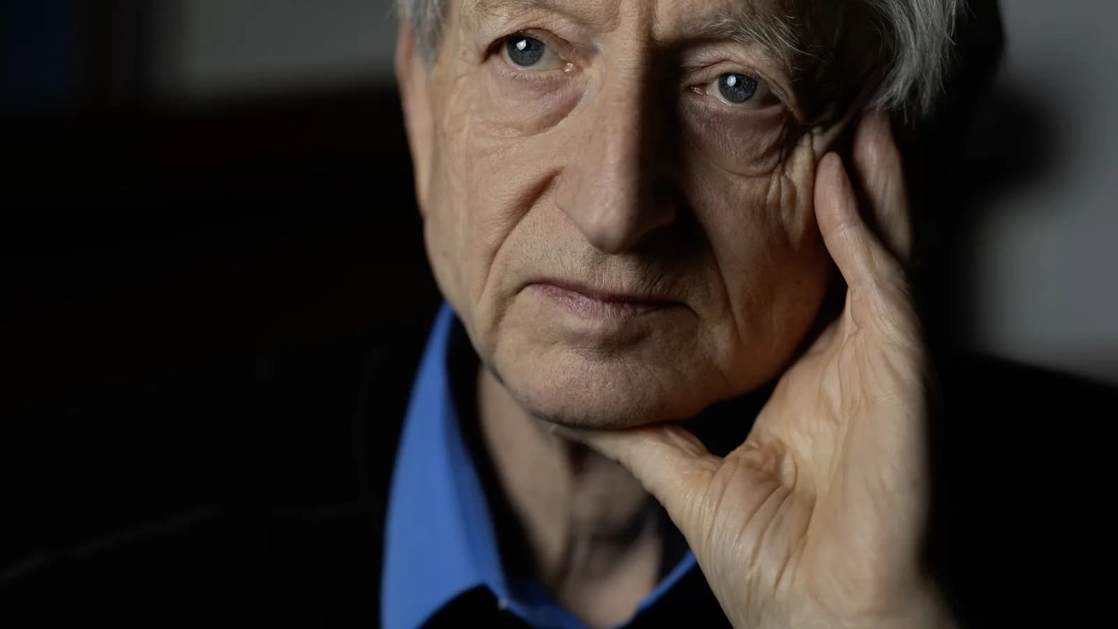 Retrato do cientista Geoffrey Hinton