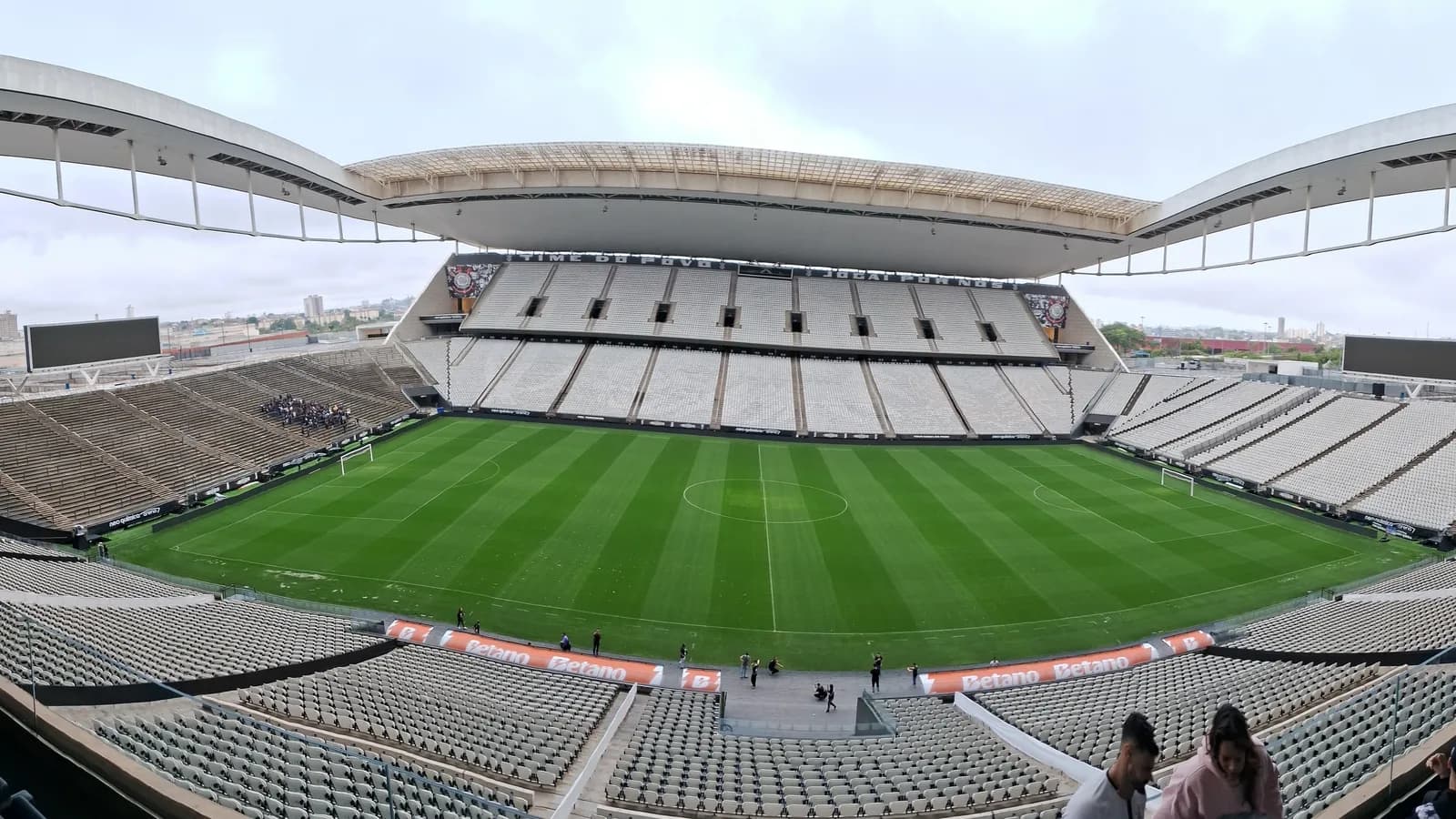 Vista panorâmica do interior da Neo Química Arena, estádio do Corinthians
