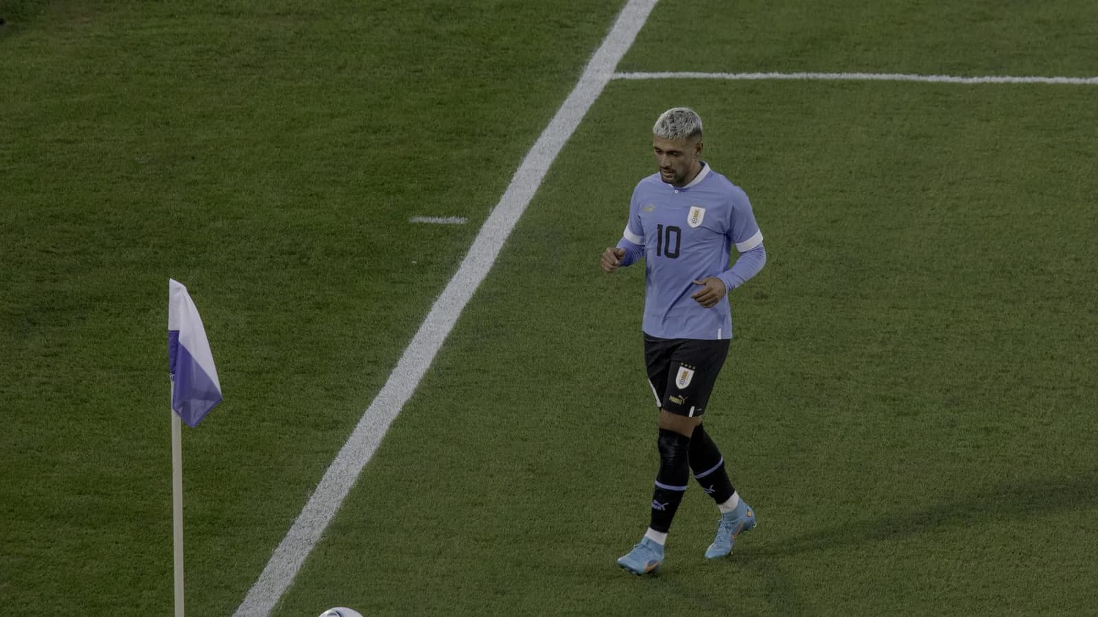 Giorgian de Arrascaeta em campo pela seleção do Uruguai, em jogo de 2022
