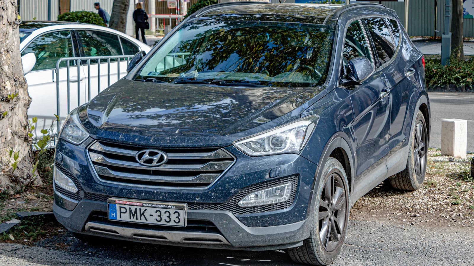 SUV civil estacionado, categoria de veículo que a Carbon blinda