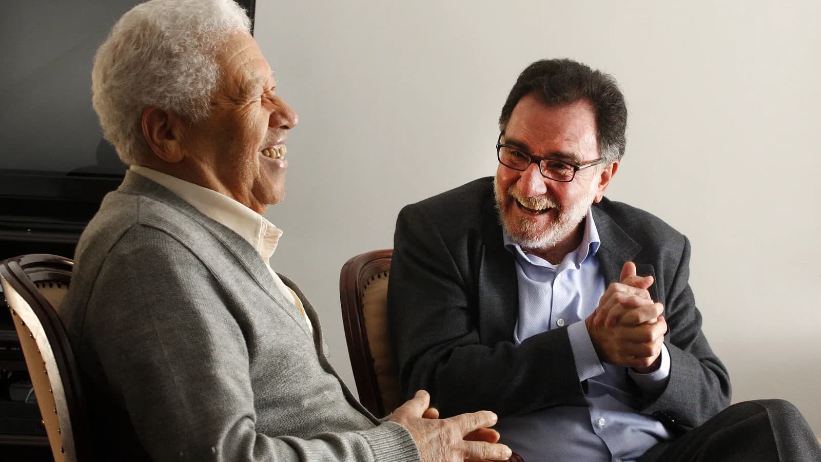 Patrus Ananias conversa sentado ao lado de Dom José Maria, em foto de arquivo de 2010