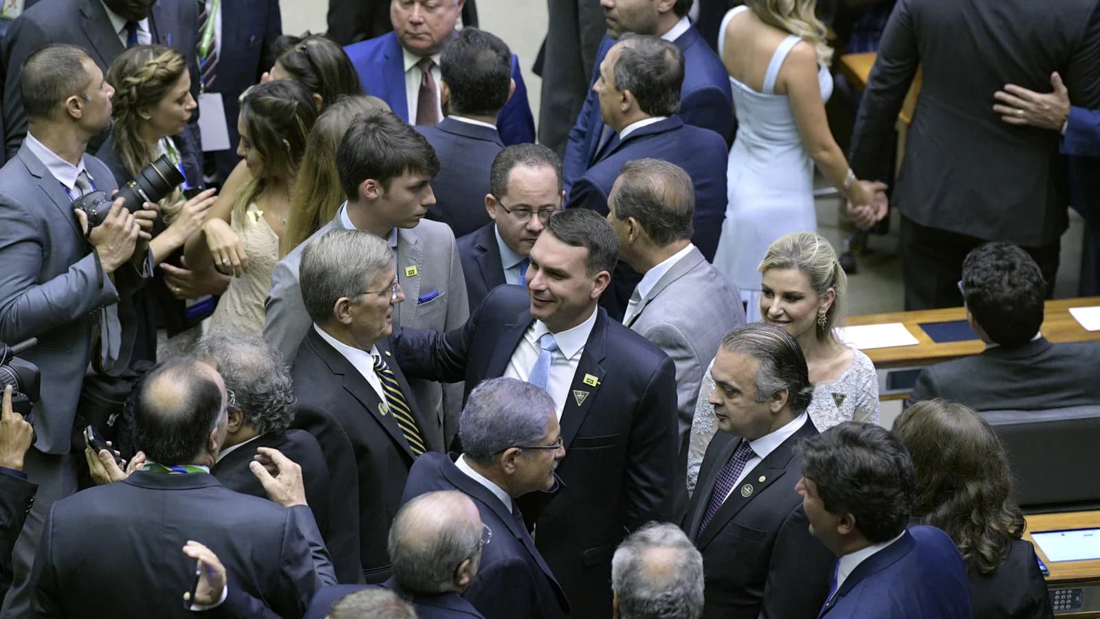 Flávio Bolsonaro no plenário do Congresso