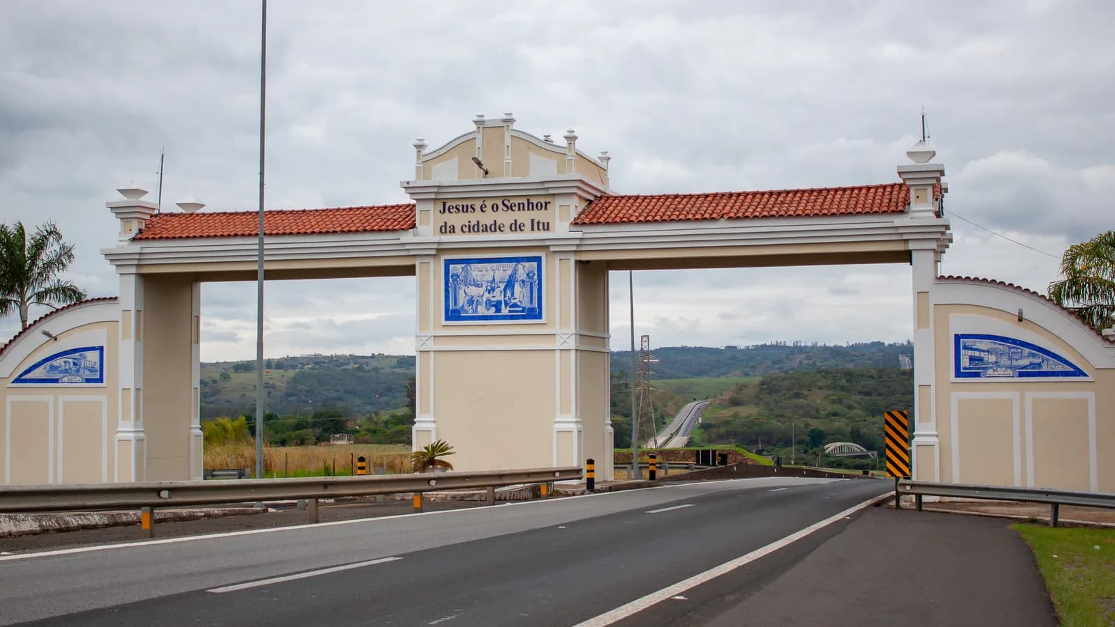 Pórtico de entrada da cidade de Itu (SP) pela rodovia SP-300, foto de arquivo