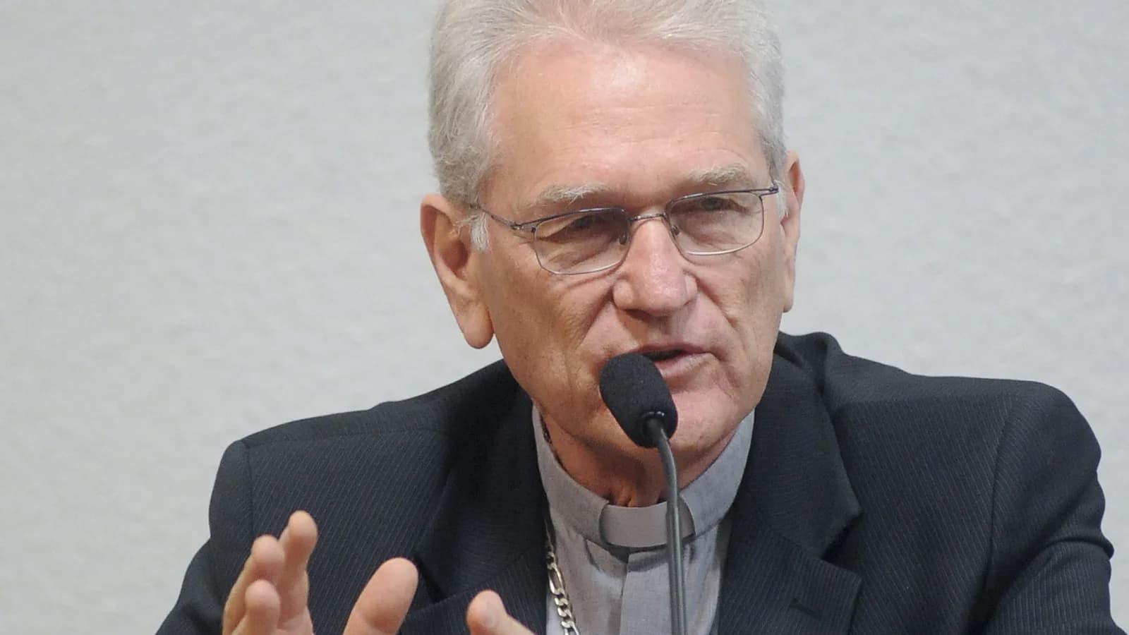 Dom Leonardo Ulrich Steiner, secretário-geral da CNBB, fala durante audiência no Senado