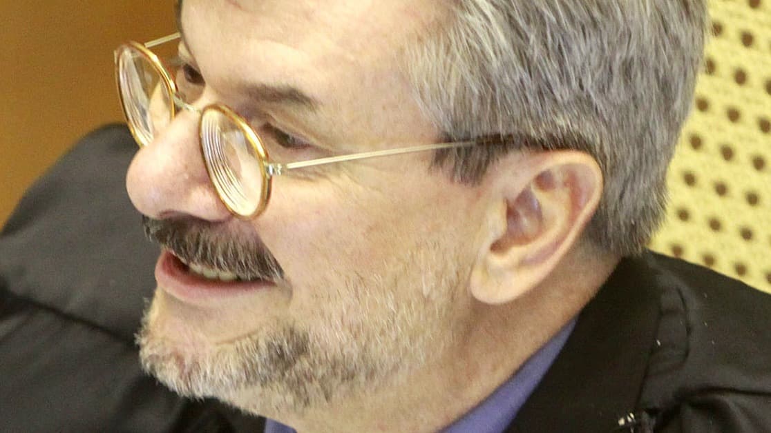 O ministro Marco Buzzi durante sessão no Superior Tribunal de Justiça, em toga