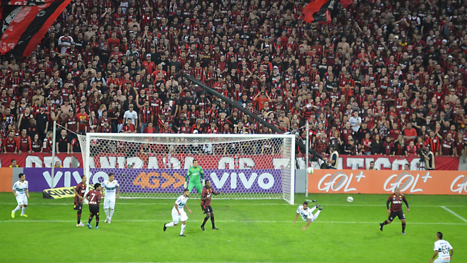 Torcida do Athletico-PR na Arena da Baixada