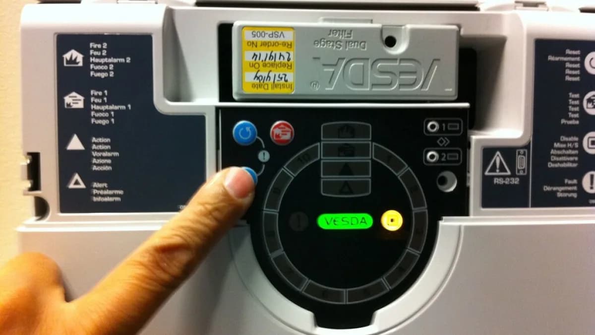 Painel de controle de sistema de refrigeração de um data center