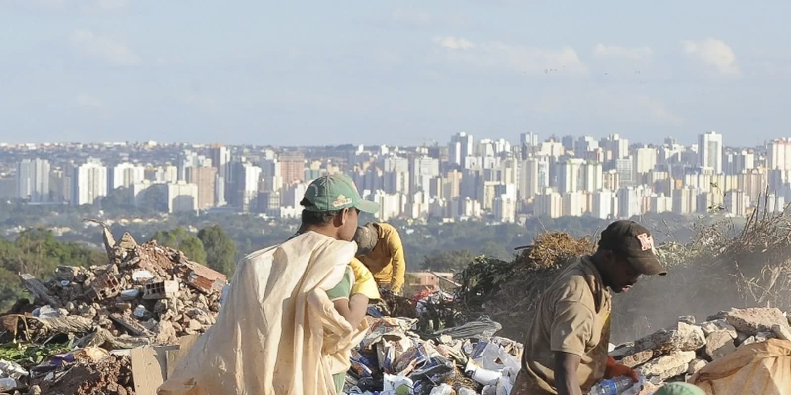 Imagem ilustrativa: Gestão de resíduos pode levar municípios a reduzir emissão de gases — Assuntos: gestão de resíduos, redução de emissões