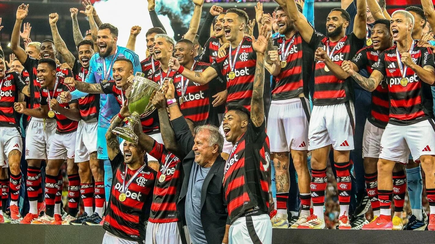Jogadores do Flamengo comemoram título com a camisa patrocinada pela Pixbet, foto de arquivo de março de 2025