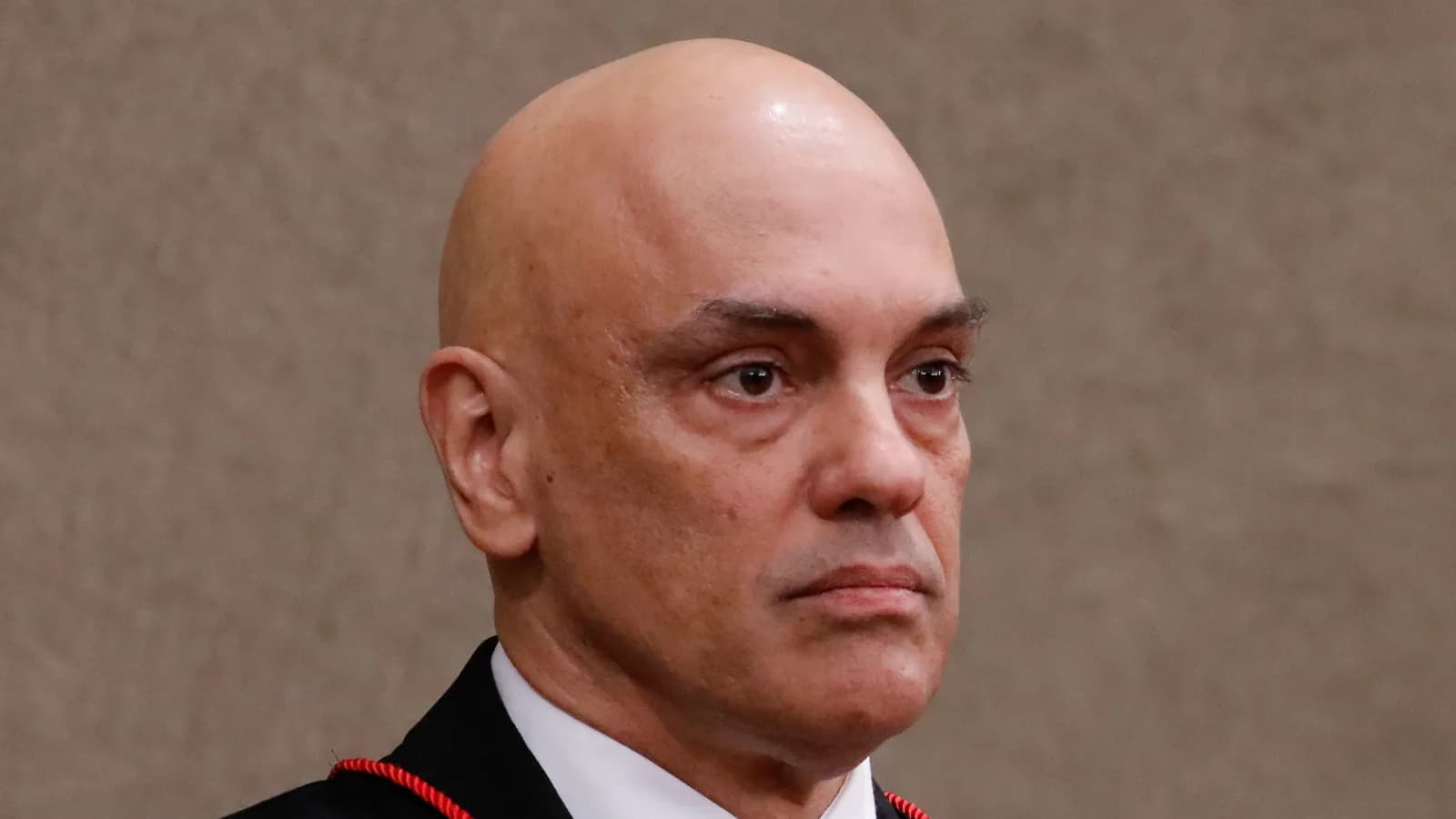 O ministro Alexandre de Moraes, do STF, em toga durante cerimônia oficial