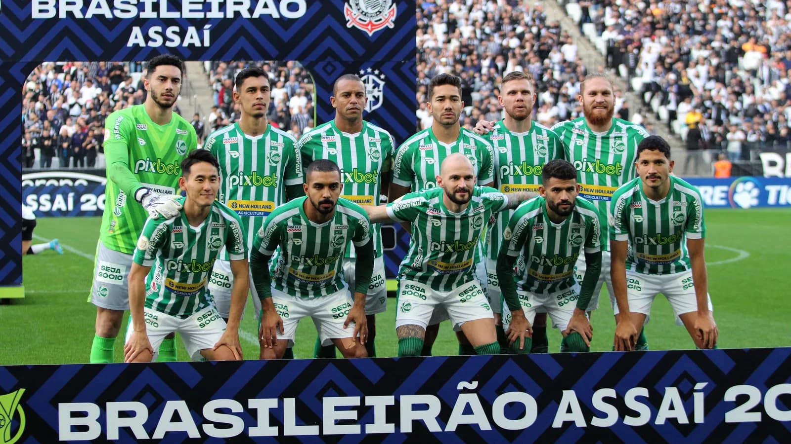 Elenco do Esporte Clube Juventude perfilado antes de uma partida do Brasileirão