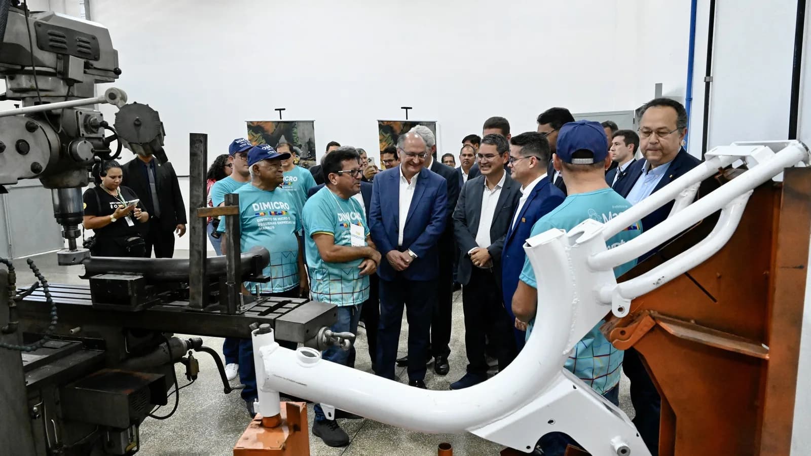 Trabalhador em produção de pequena empresa