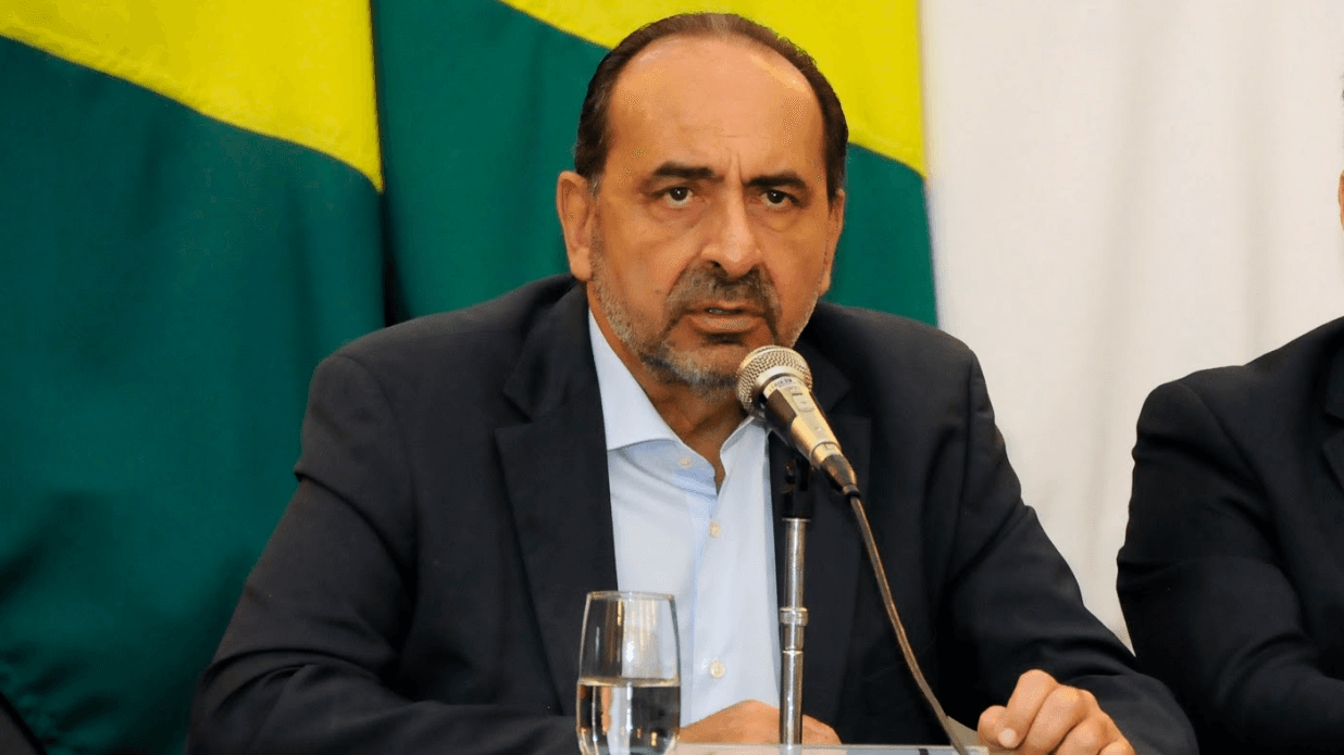 Alexandre Kalil discursa ao microfone em foto de arquivo de 2019, quando era prefeito de Belo Horizonte