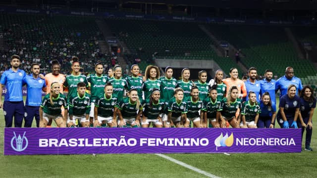 Elenco do Palmeiras posa para foto antes de jogo do Brasileirão Feminino contra o Bahia, foto de arquivo de 2023
