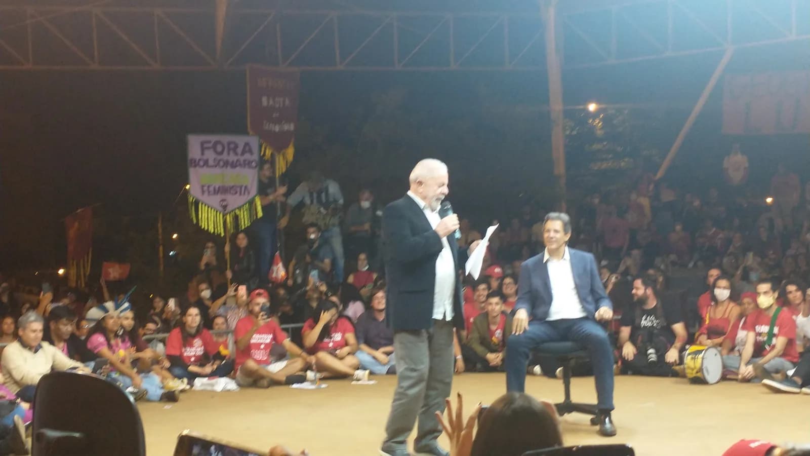 Lula e Fernando Haddad discursam juntos em evento de campanha para público em Campinas