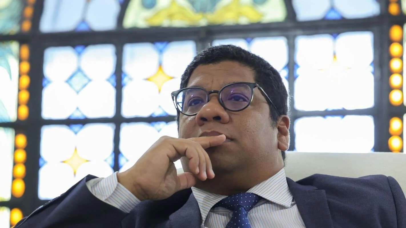 Embaixador de Cuba no Brasil, Victor Manuel Cairo Palomo, durante entrevista