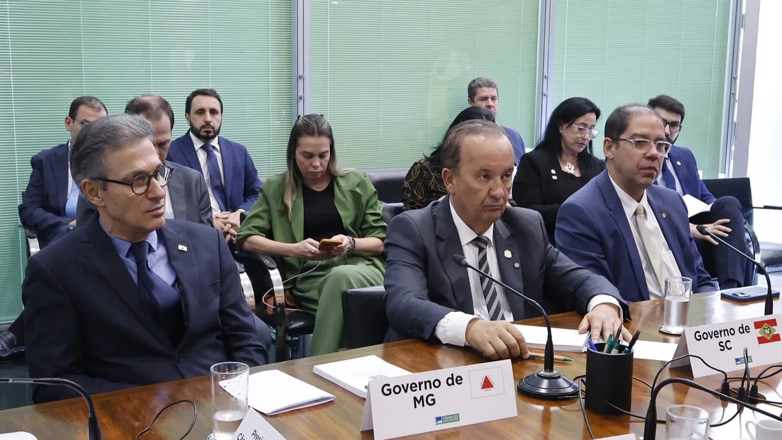 Romeu Zema em audiência na Câmara dos Deputados sobre segurança pública, ao lado de outros governadores