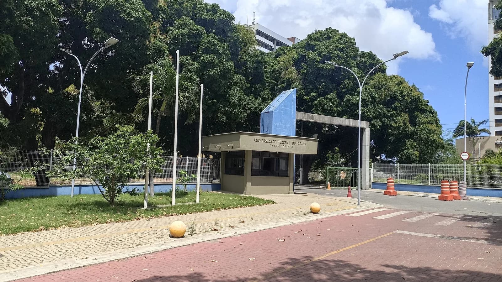Portaria de entrada do campus do Pici, da Universidade Federal do Ceará