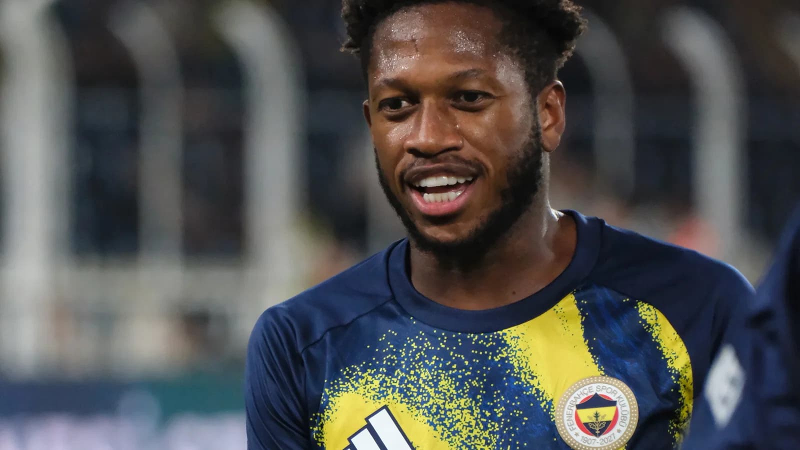 Fred em campo com a camisa do Fenerbahçe, antes de se transferir ao Atlético-MG