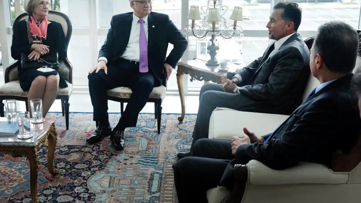 O ministro Edson Fachin, presidente do STF, em reunião com autoridades