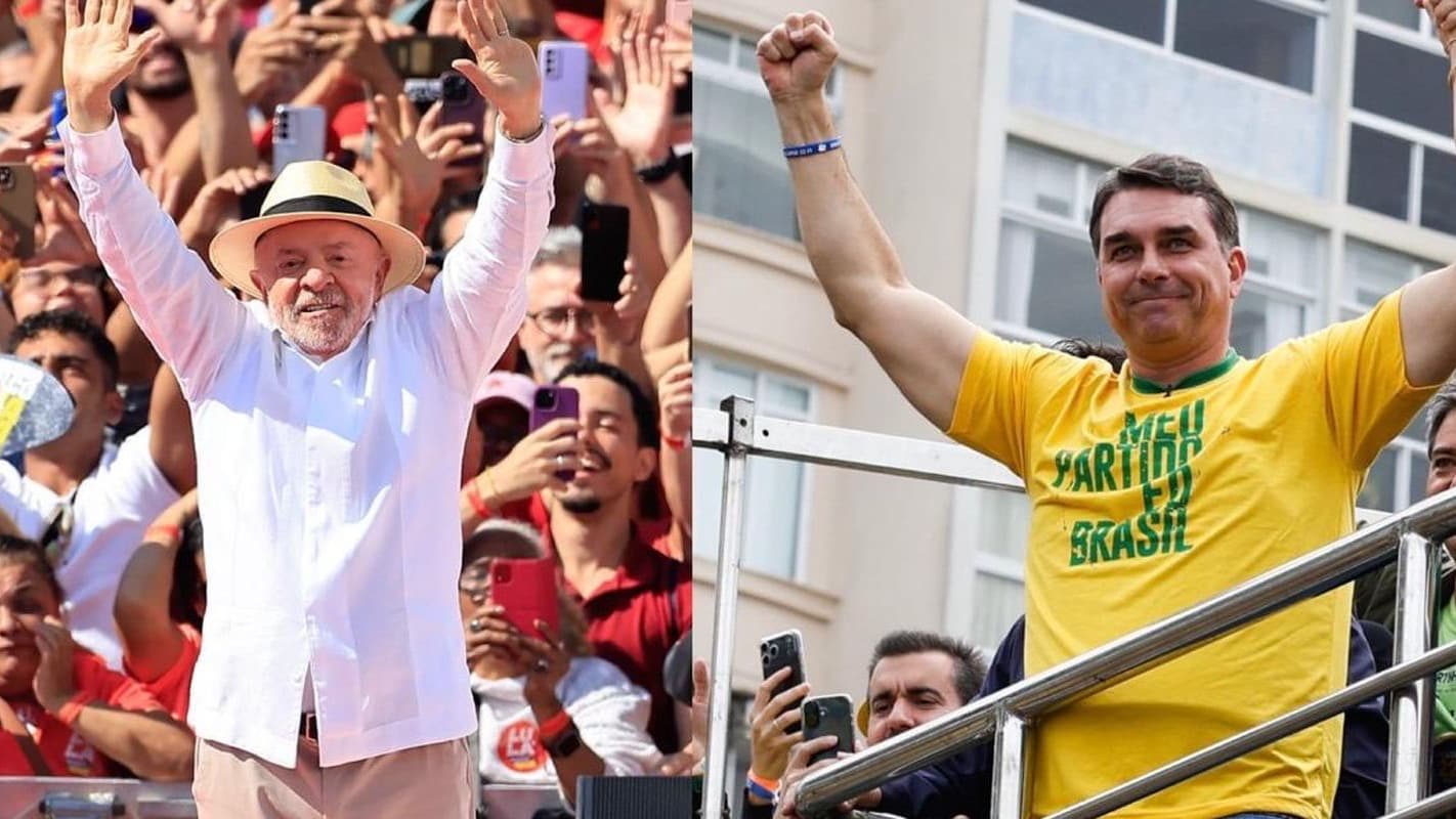 Montagem com Lula de braços abertos para militantes em São Bernardo do Campo e Flávio Bolsonaro com o punho erguido em Copacabana
