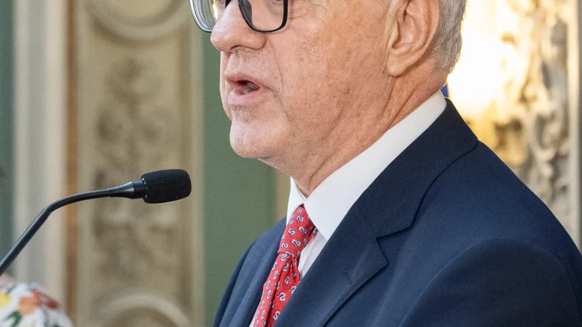 Chanceler do Uruguai, Mario Lubetkin, discursa em evento oficial