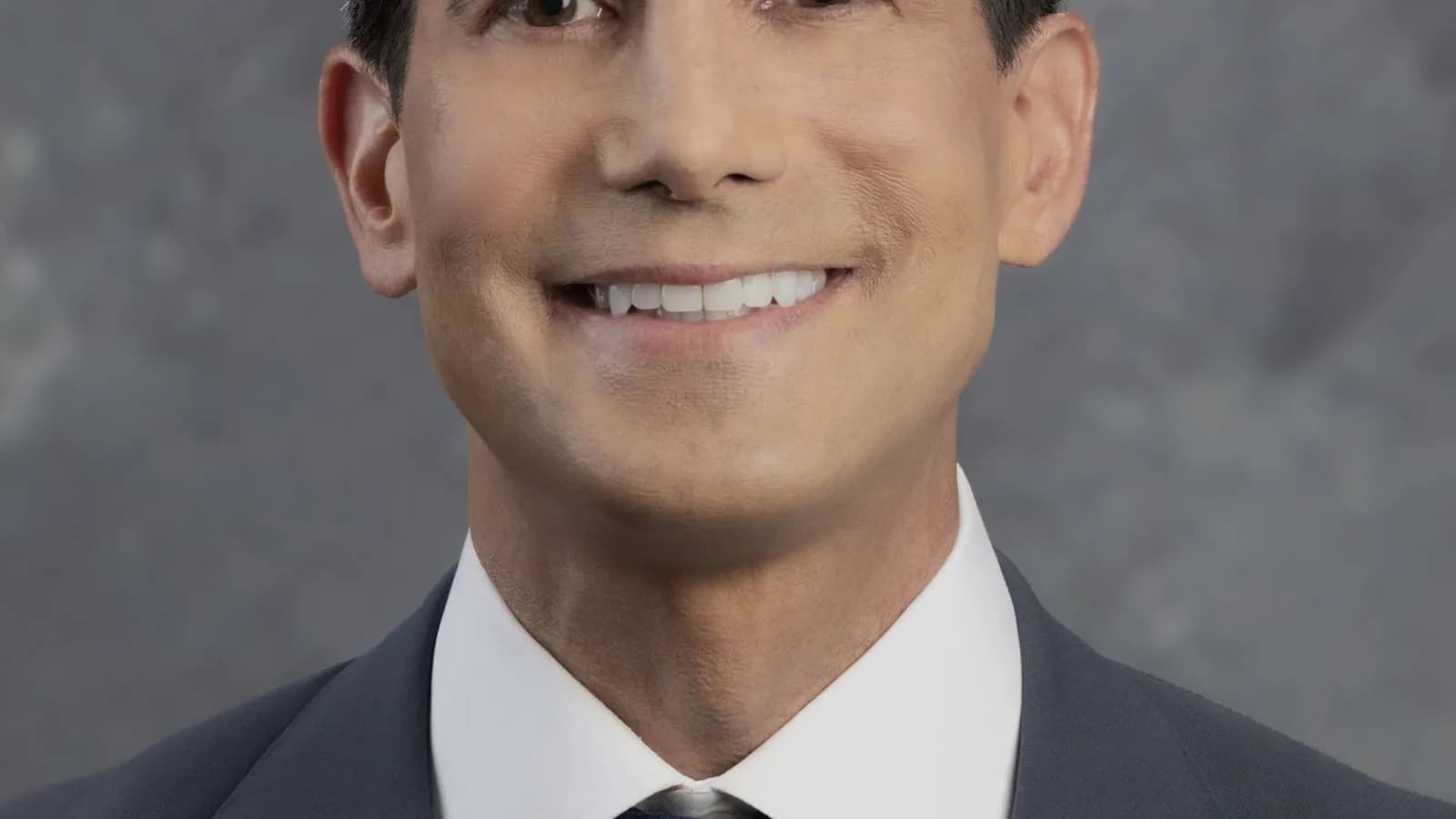 Retrato oficial de Kevin Warsh, presidente do Federal Reserve