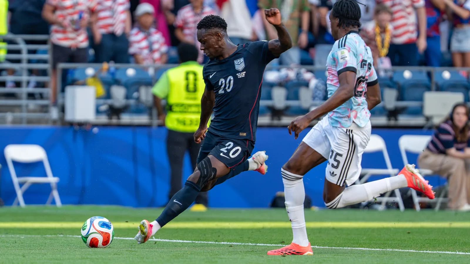 Folarin Balogun em campo durante jogo dos Estados Unidos contra a Bélgica na Copa do Mundo de 2026