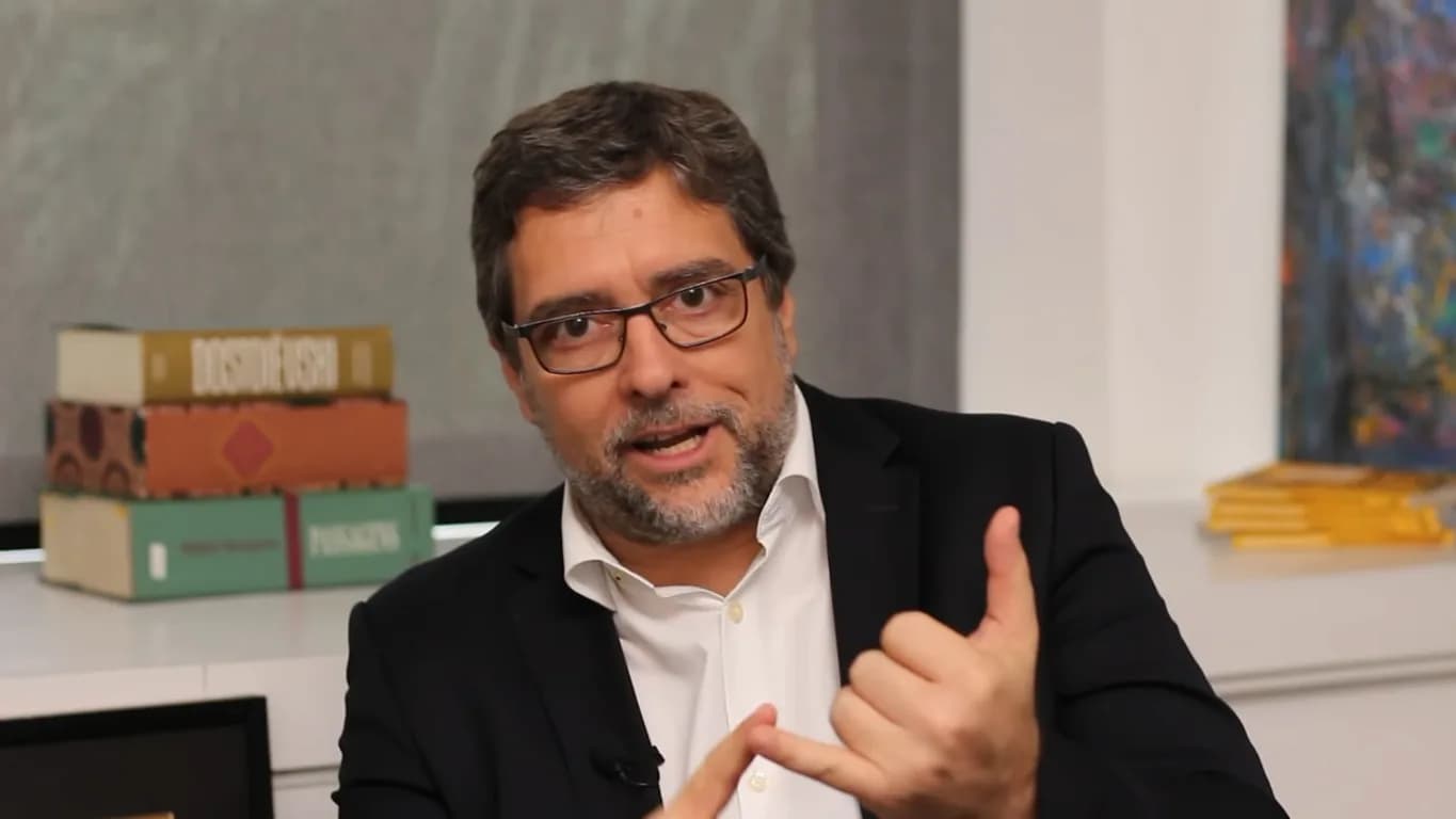 Christian Lohbauer, fundador do partido Novo, gesticula durante entrevista