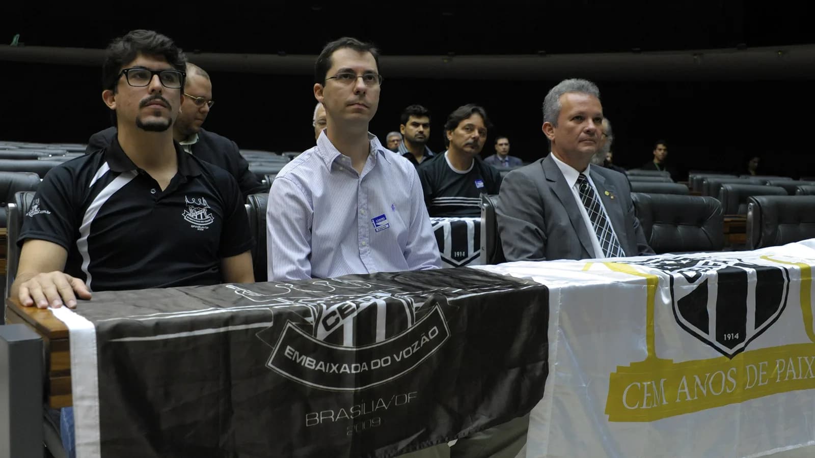 Representantes do Ceará Sporting Club em homenagem ao centenário do clube na Câmara dos Deputados