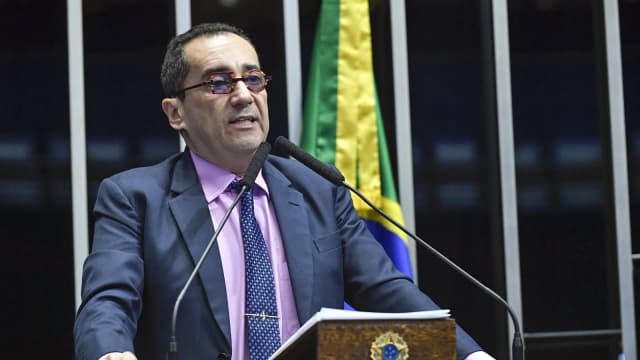 O senador Jorge Kajuru discursa no plenário do Senado, autor de PEC que acaba com a reeleição presidencial