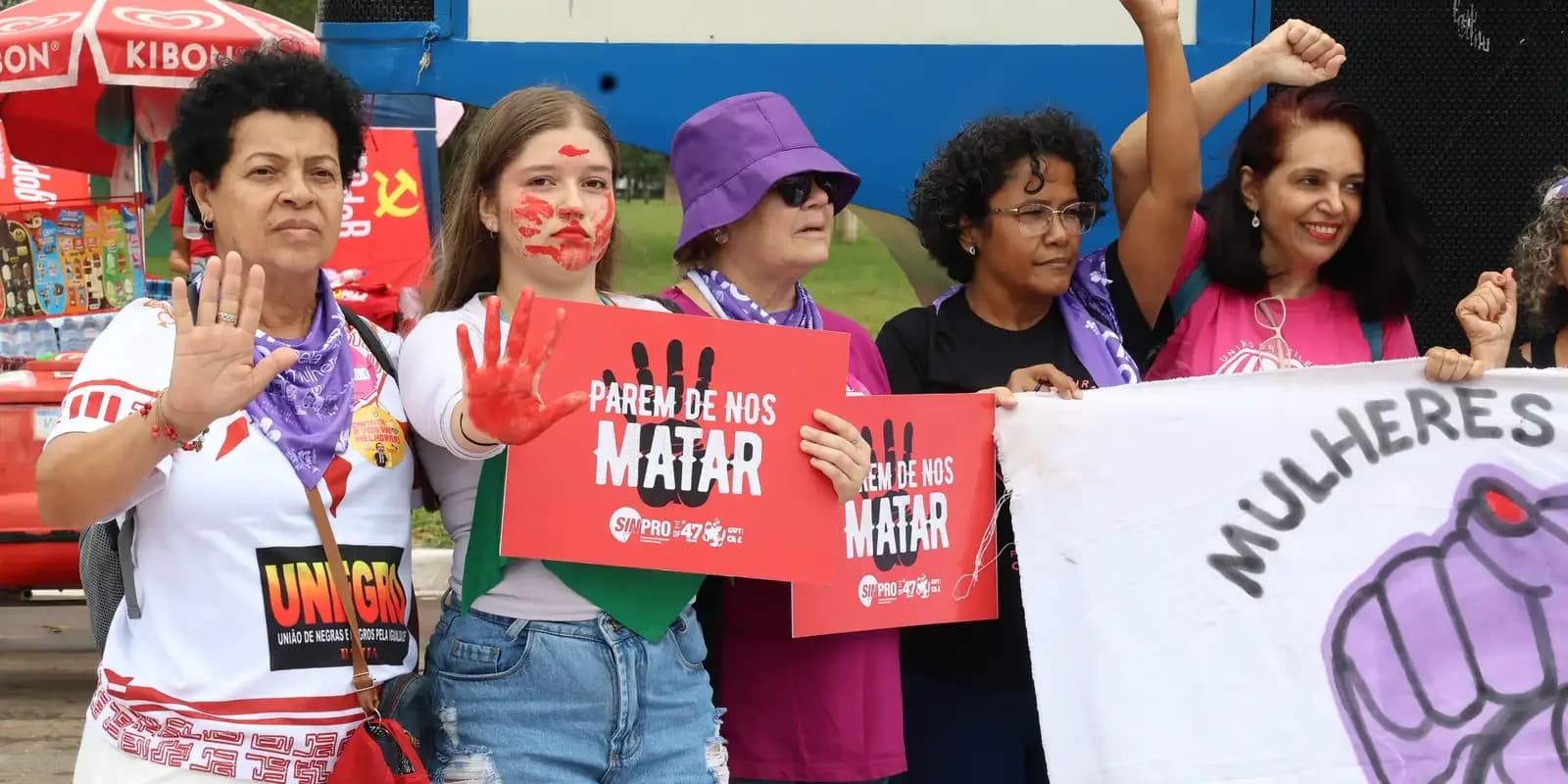 Protestos contra a violência de gênero tomam o Brasil neste 8 de março — Assuntos: dia internacional da mulher, Combate à violência de gênero