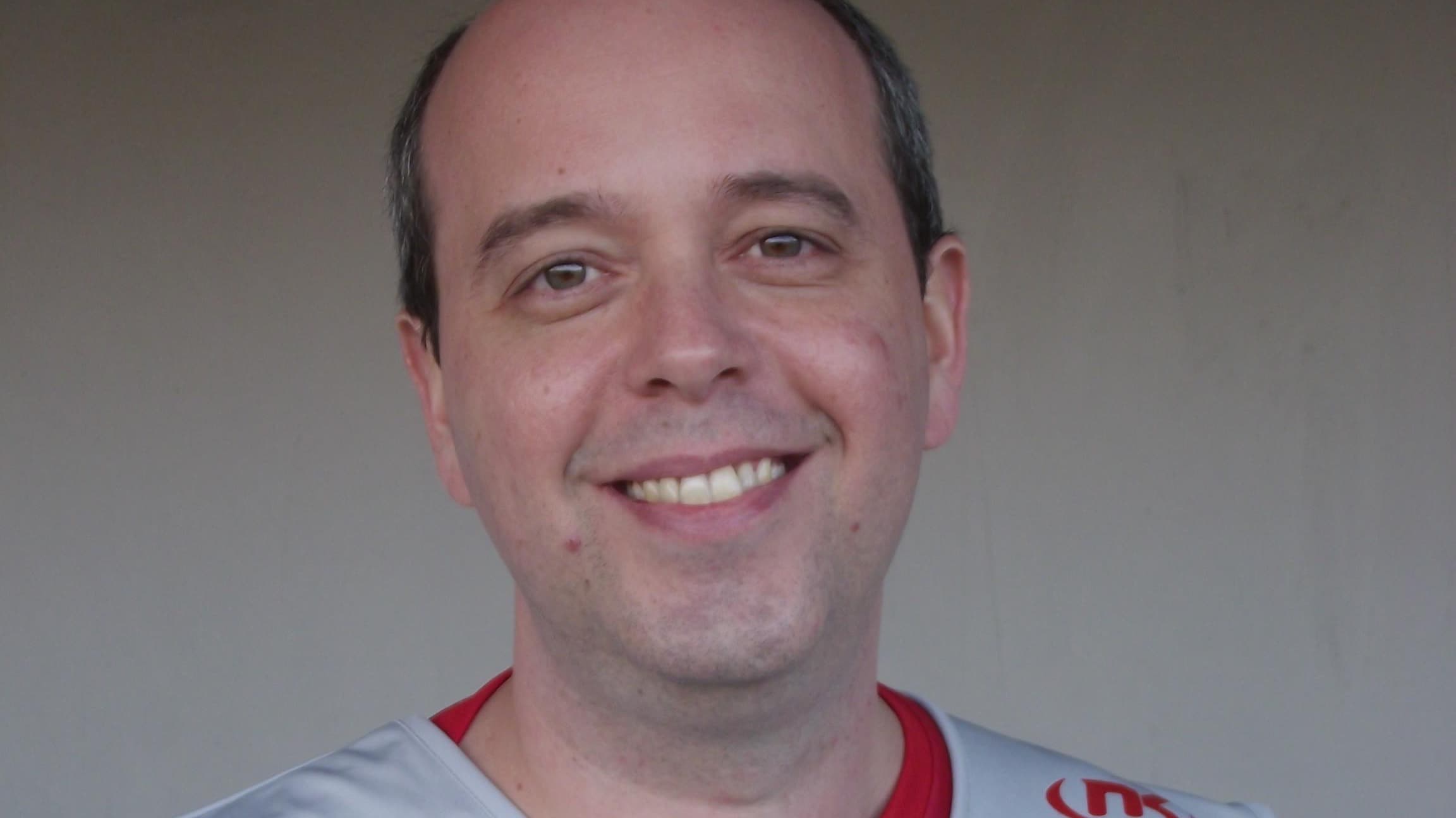 Retrato de Alex Escobar, apresentador esportivo da Rede Globo