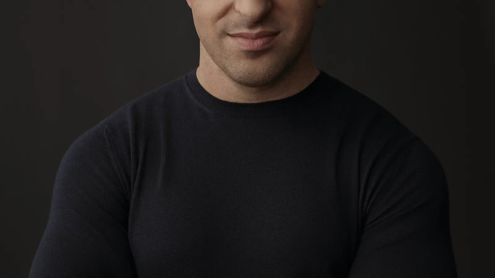 Retrato de Brian Chesky, CEO e cofundador do Airbnb