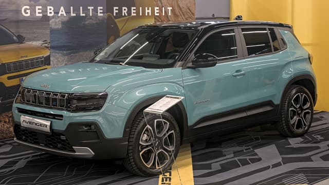 Jeep Avenger exposto em feira automotiva na Europa (foto de arquivo, modelo internacional)