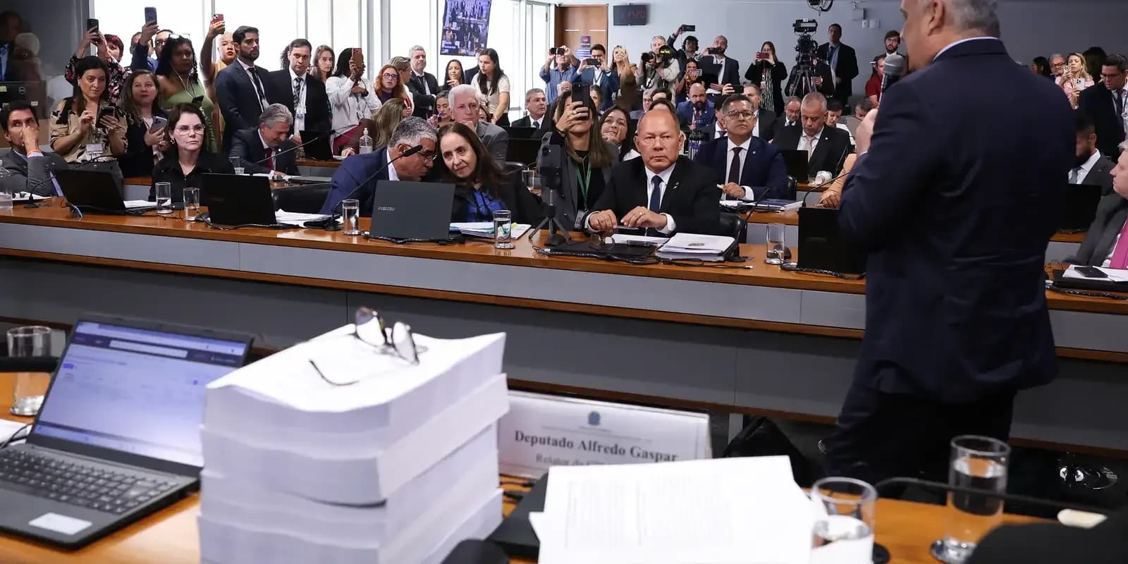Relatório da CPMI do INSS pede indiciamento de 216 pessoas — Assuntos: undefined