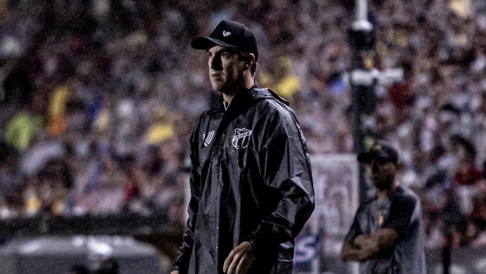 Técnico do Ceará reconhece momento difícil antes de confronto com líder Cruzeiro