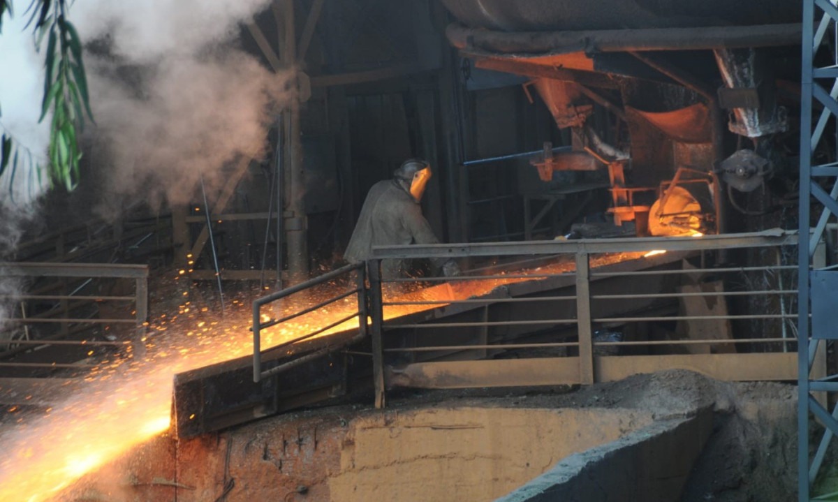 Produtores mineiros de ferro-gusa alertam para risco de colapso com tarifa de Trump