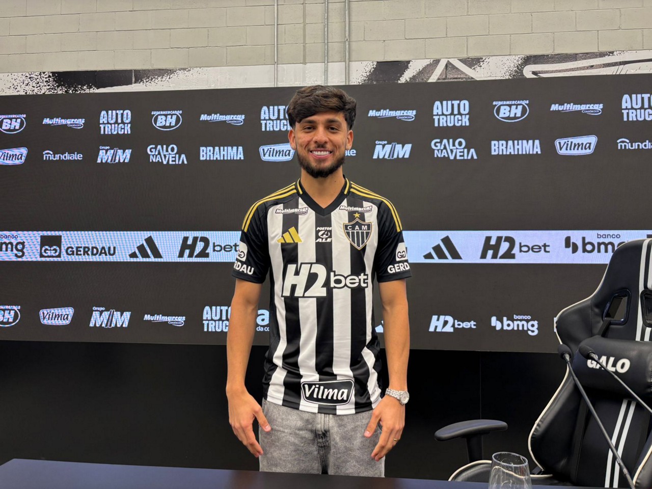 Biel é apresentado pelo Atlético e fala sobre estreia pelo Galo
