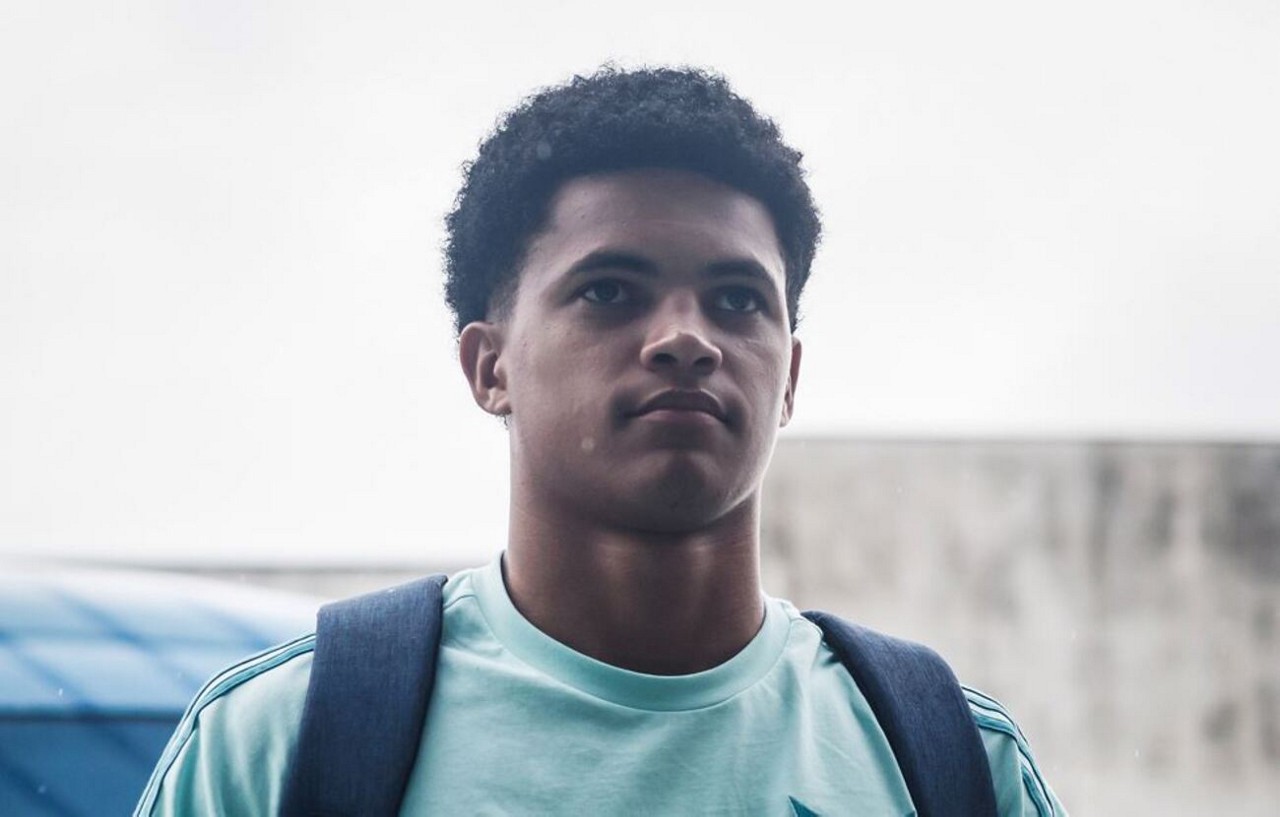 Kauã Prates, jovem promessa do Cruzeiro, recebe elogios de Leonardo Jardim após estreia no Brasileirão