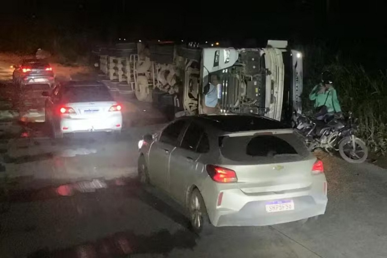 Acidente entre ônibus e caminhões resulta em 14 vítimas na Grande BH