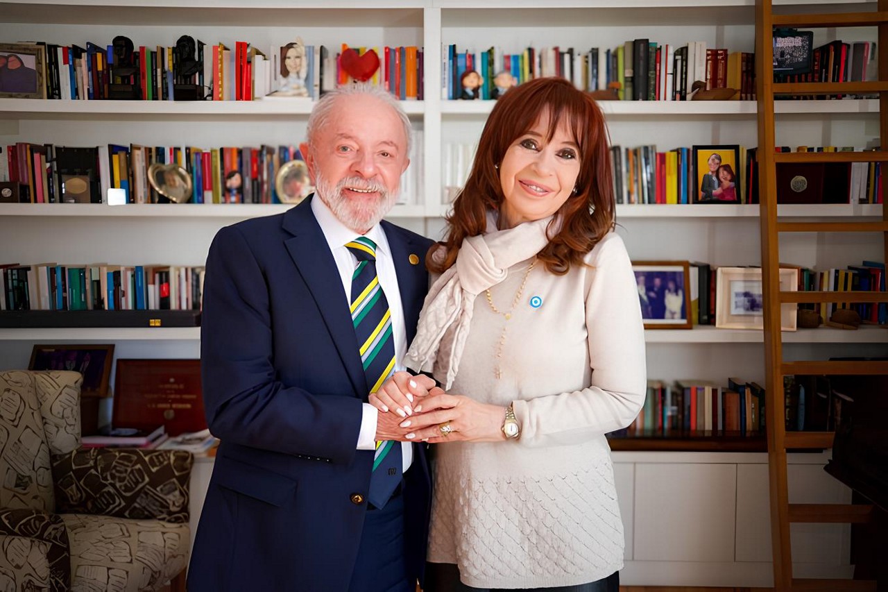 Lula visita Cristina Kirchner, detida em prisão domiciliar na Argentina
