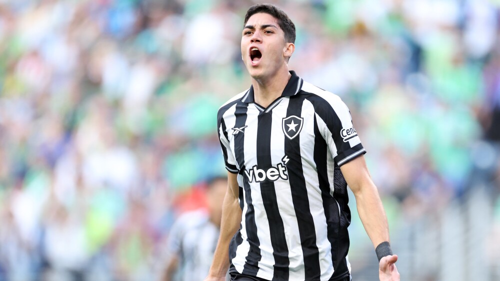 Jair assina com Nottingham Forest e deixa o Botafogo