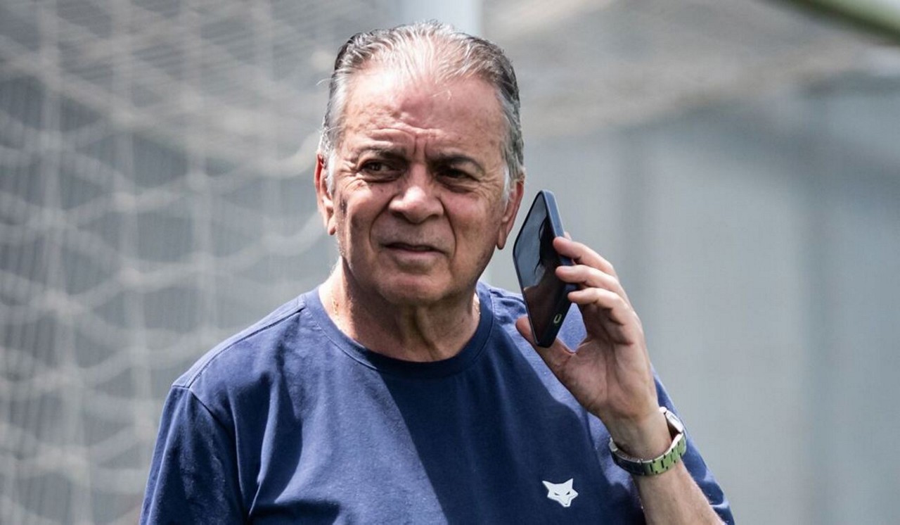 Paulo Pelaipe revela com quantos jogadores o Cruzeiro está negociando
