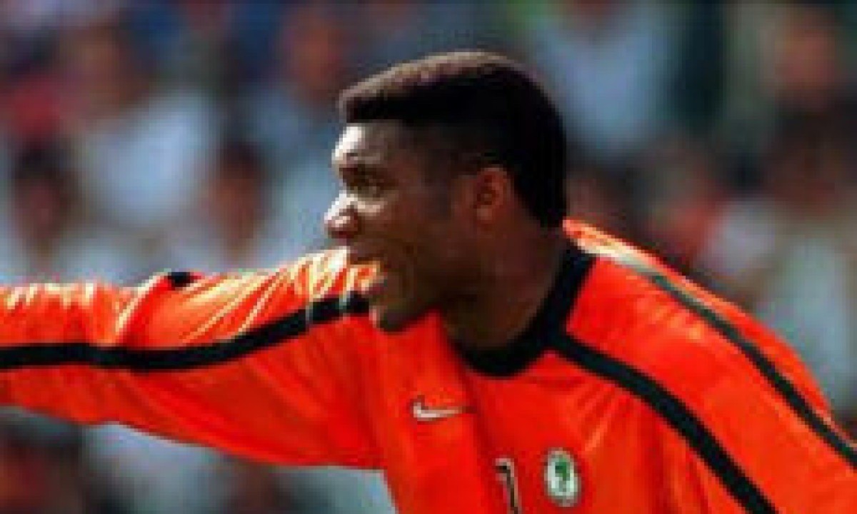 Morre Peter Rufai, goleiro que disputou as Copas do Mundo de 1994 e 1998