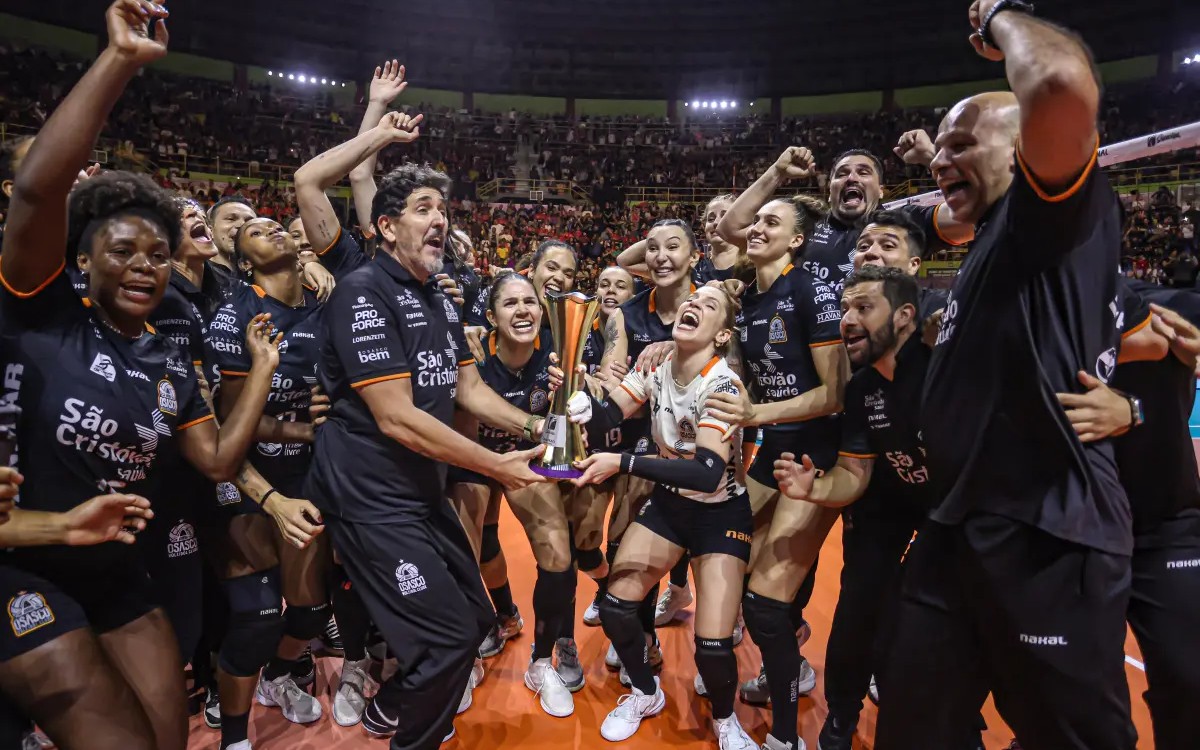 Loucos de Osasco: a torcida que impulsionou o hexa da Superliga