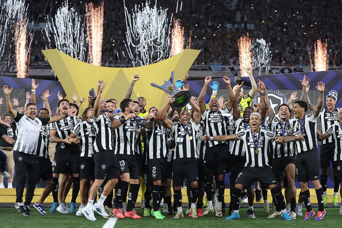 Brasileirão 2025: investimento recorde e estrelas internacionais prometem competição acirrada