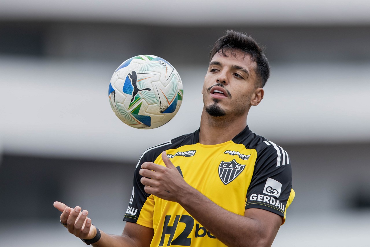 Gabriel Menino desmente notificação extrajudicial contra Atlético-MG