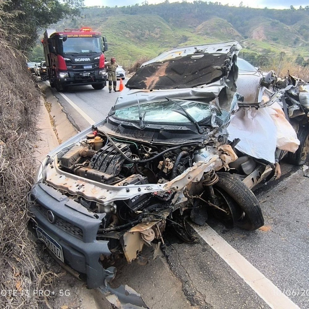 Motorista falece em colisão entre caminhonete e guincho na rodovia