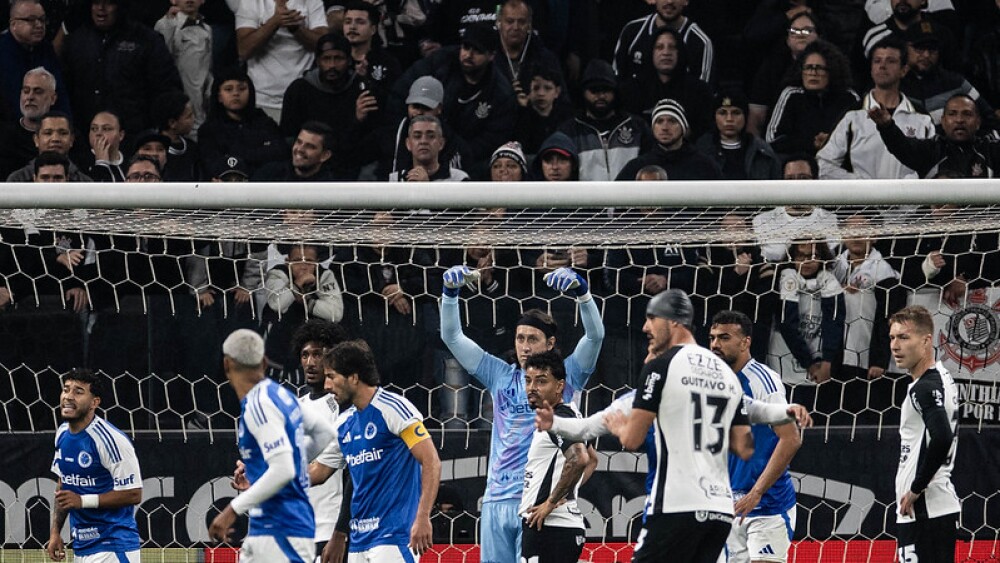 Cássio agradece homenagem do Corinthians e destaca empate do Cruzeiro em São Paulo